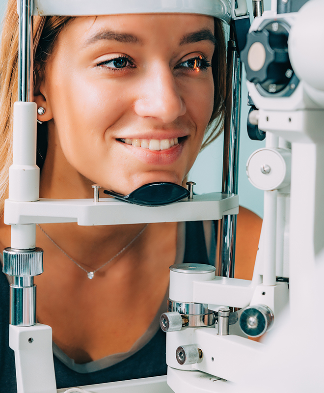 Optometrist. Applanation tonometry and eye pressure test